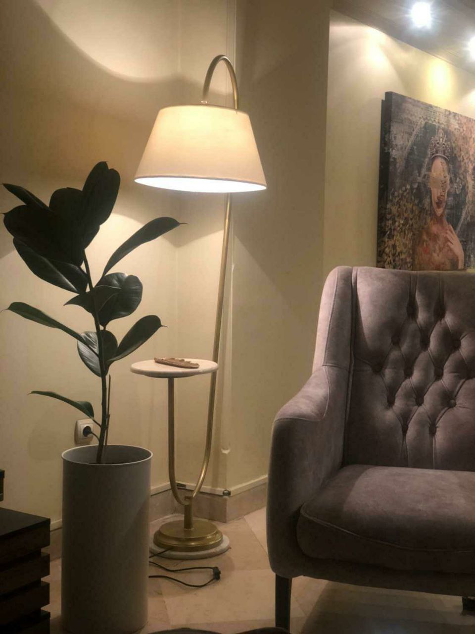 اباژور کنار سالنی  مدرن R179